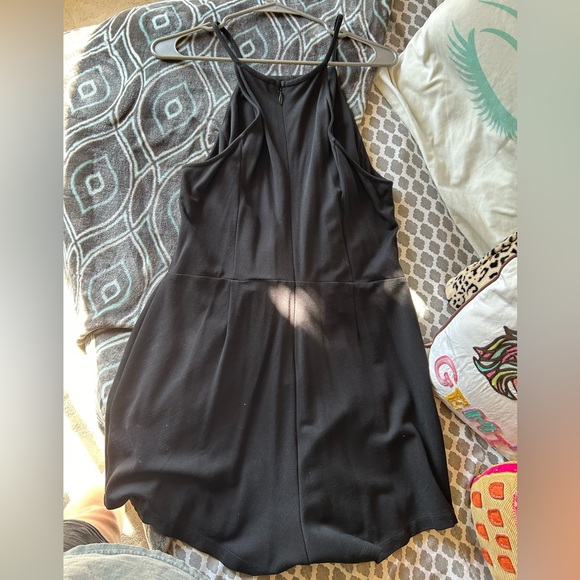 FOREVER 21 PLUS SIZE BLACK ROMPER WITH CUTOUT CHEST & ZIP CLOSURE BACK. SIZE 1X - Picture 2 of 5